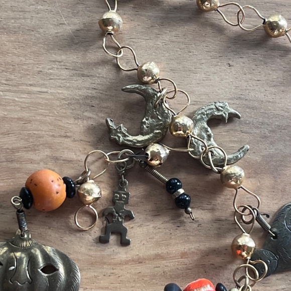 Vintage Halloween 34" necklace loaded with charms, pumpkins, moons cats skeleton - Picture 7 of 16